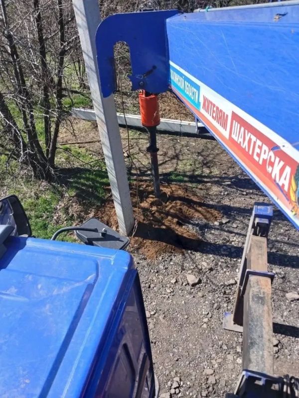 Сахалинские электрики заменили опоры ЛЭП в Шахтерске Сахалинские электрики заменили опоры ЛЭП в Шахтерске
