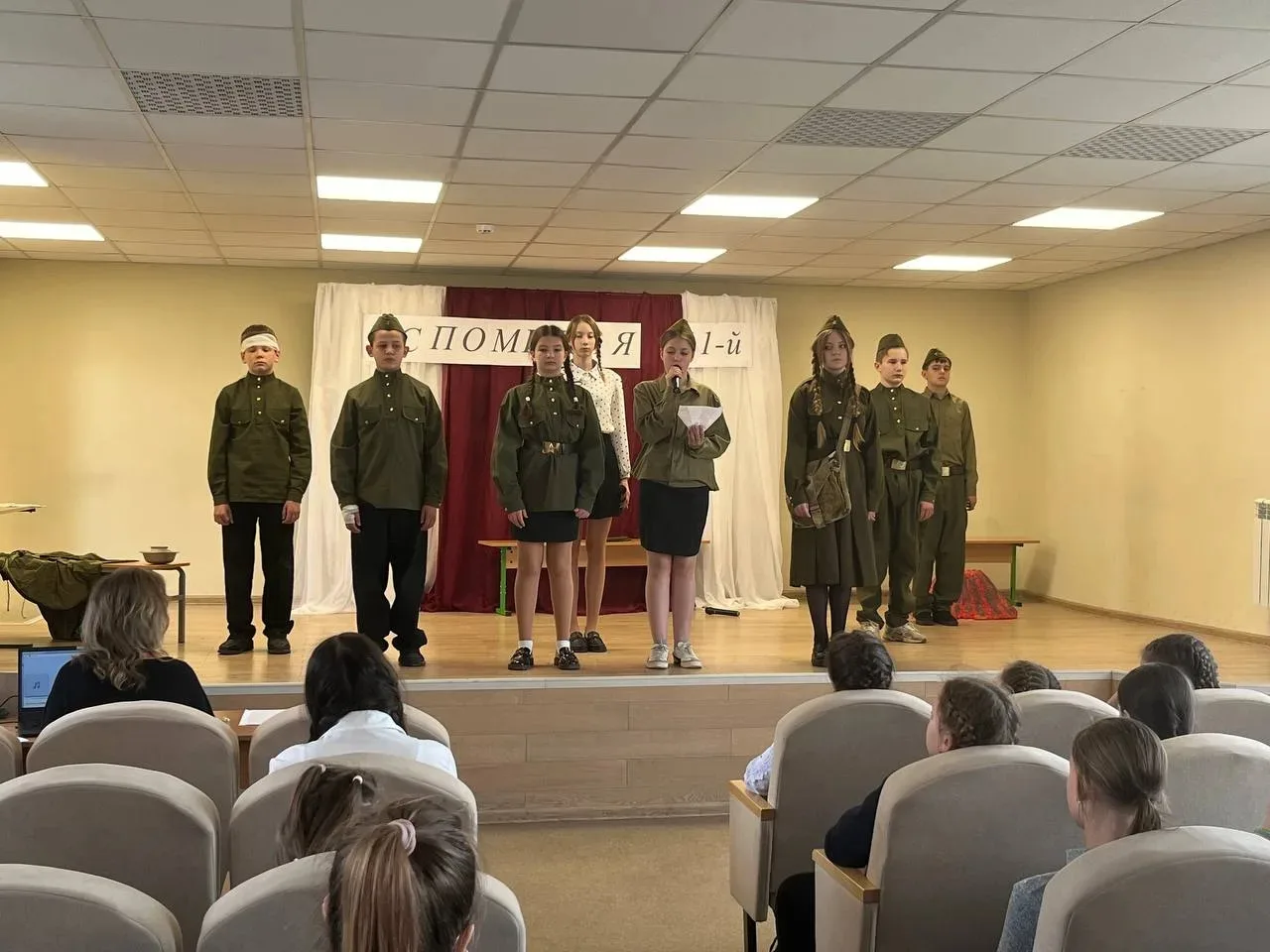 В рамках проекта "Дети - детям" сегодня в нашей школе была показана театральная постановка "Вспоминая 41-й", посвященная памяти о геноциде советского народа нацистами и их пособниками в годы Великой Отечественной войны В рамках проекта "Дети - детям" сегодня в нашей школе была показана театральная постановка "Вспоминая 41-й", посвященная памяти о геноциде советского народа нацистами и их пособниками в годы Великой Отечественной войны
