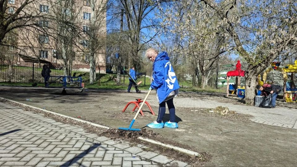 Валентин Левченко: В рамках партийного проекта «Городская среда» Единой России продолжается акция «Чистый четверг» Валентин Левченко: В рамках партийного проекта «Городская среда» Единой России продолжается акция «Чистый четверг»