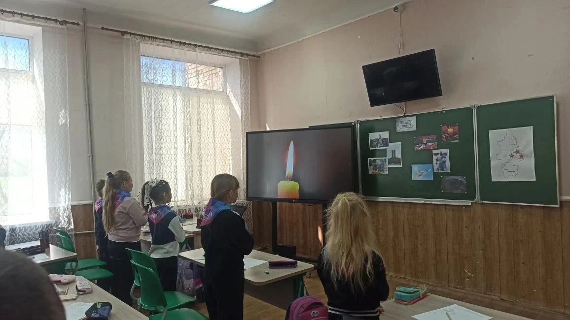 В школах Старобешевского округа прошли внеурочные занятия «Разговоры о важном» В школах Старобешевского округа прошли внеурочные занятия «Разговоры о важном»