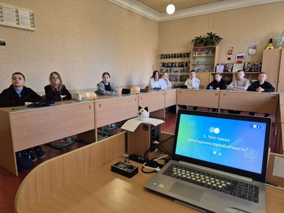 Школьники Ждановки погрузились в мир российского искусства и культуры Школьники Ждановки погрузились в мир российского искусства и культуры