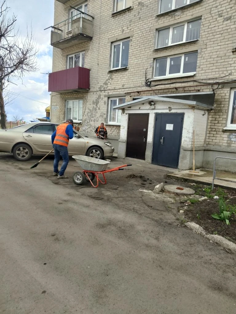 Константин Зинченко: Плановая забота о чистоте: порядок у дома и в подъезде Константин Зинченко: Плановая забота о чистоте: порядок у дома и в подъезде