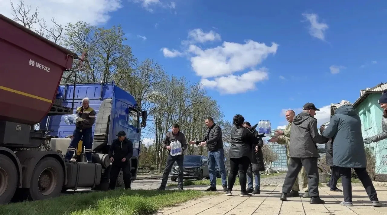 Наталья Великодная: Сегодня гуманитарную помощь — питьевую воду — получили жители Кураховского муниципального округа Наталья Великодная: Сегодня гуманитарную помощь — питьевую воду — получили жители Кураховского муниципального округа