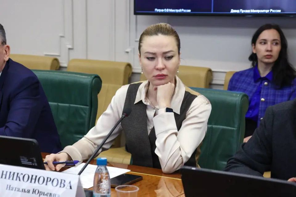 «…важно не заместить что-то, а быть лидерами где-то, и не просто где-то, на какой-то периферии развития, а по ключевым направлениям…», — Владимир Путин «…важно не заместить что-то, а быть лидерами где-то, и не просто где-то, на какой-то периферии развития, а по ключевым направлениям…», — Владимир Путин