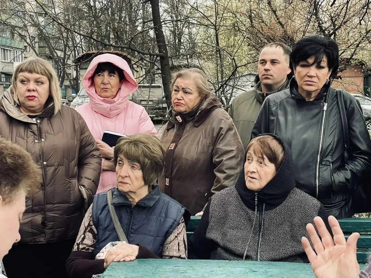 Анна Кодрыкинская и Алексей Муратов провели сход с жителями Дебальцево Анна Кодрыкинская и Алексей Муратов провели сход с жителями Дебальцево
