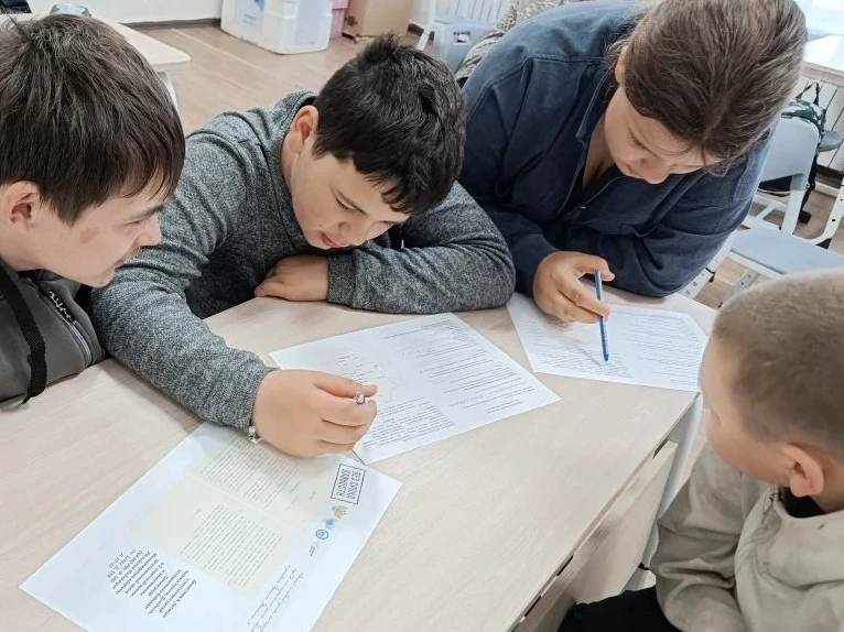 Школьникам Шахтерского округа рассказали об оккупации Донбасса во время войны Школьникам Шахтерского округа рассказали об оккупации Донбасса во время войны