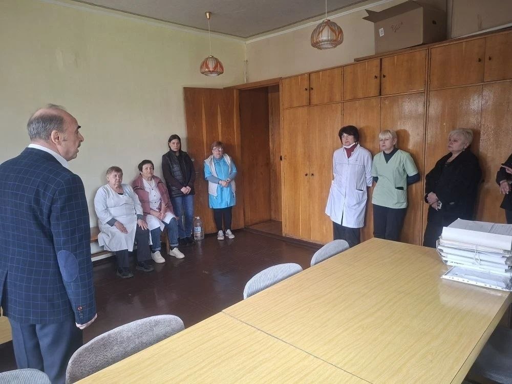 Сегодня, 14 апреля, в рамках поручения Главы ДНР Дениса Пушилина, депутат Макеевского городского совета Александр Подгорный провел встречу с жителями Кировского района по ул. Папанина, 18а Сегодня, 14 апреля, в рамках поручения Главы ДНР Дениса Пушилина, депутат Макеевского городского совета Александр Подгорный провел встречу с жителями Кировского района по ул. Папанина, 18а