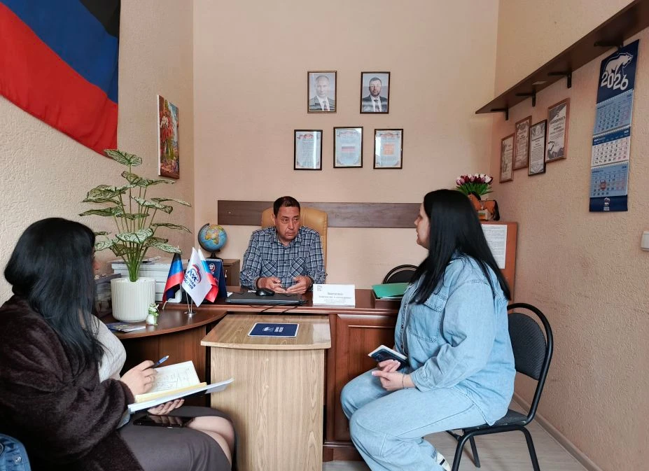 Константин Зинченко: На связи с гражданами. Провел прием граждан в Волновахском отделении общественной приемной Единой России совместно с представителями профильных управлений и отделов администрации Волновахского МО. В...