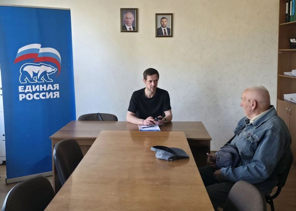 Иван Адамец: Депутат Донецкого городского совета Дмитрий Пефтеев провёл приём граждан в общественной приёмной Единой России Куйбышевского района Иван Адамец: Депутат Донецкого городского совета Дмитрий Пефтеев провёл приём граждан в общественной приёмной Единой России Куйбышевского района