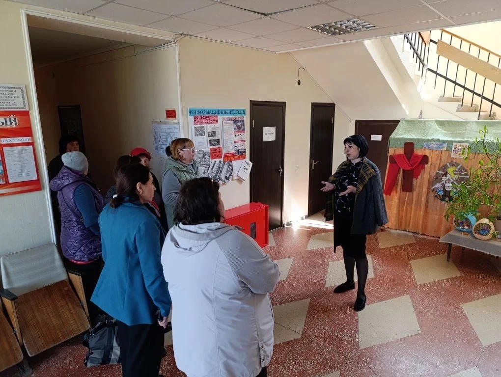 Заместитель Главы Администрации Тельмановского округа провела встречу с жителями села Каменка Заместитель Главы Администрации Тельмановского округа провела встречу с жителями села Каменка