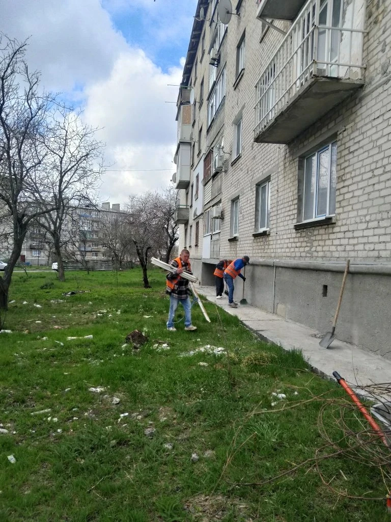 Константин Зинченко: Плановая забота о чистоте: порядок у дома и в подъезде Константин Зинченко: Плановая забота о чистоте: порядок у дома и в подъезде