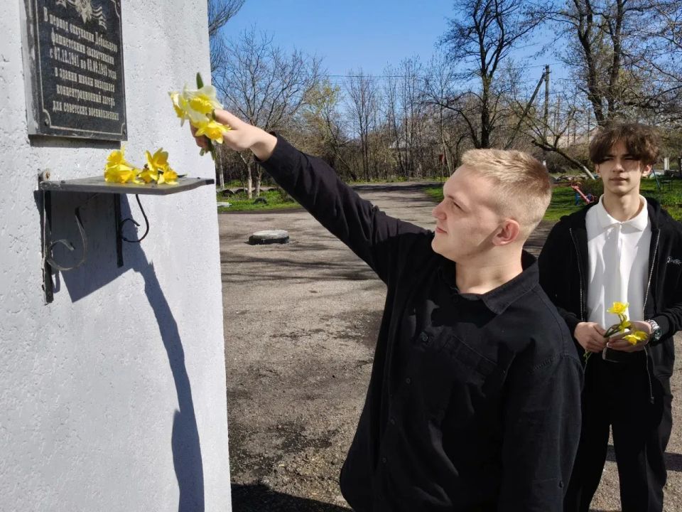 ДЕКАДА ЕДИНЫХ ДЕЙСТВИЙ. Сегодня, 16 апреля, в рамках Дня единых действий в память о геноциде советского народа, совершенного нацистами и их пособниками в период Великой Отечественной войны, в стенах ГБОУ "Школа №3 г.о.... ДЕКАДА ЕДИНЫХ ДЕЙСТВИЙ. Сегодня, 16 апреля, в рамках Дня единых действий в память о геноциде советского народа, совершенного нацистами и их пособниками в период Великой Отечественной войны, в стенах ГБОУ "Школа №3 г.о....