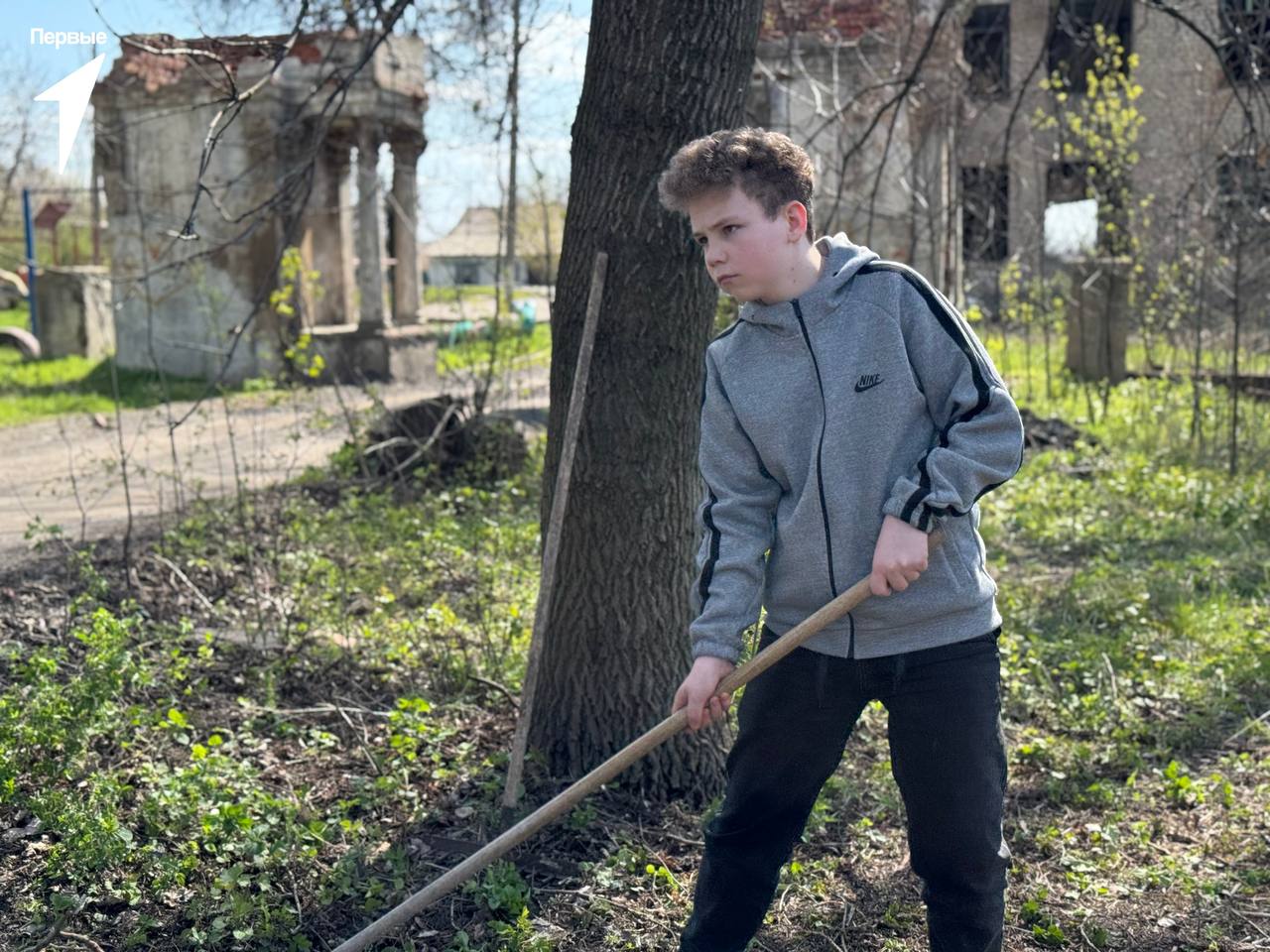 (НЕ) рядовой субботник. Вдохнуть жизнь в заброшенный парк в руинах — задача не из лёгких, но она точно под силу Первым! Сегодня прошёл субботник на посёлке Давыдовка (НЕ) рядовой субботник. Вдохнуть жизнь в заброшенный парк в руинах — задача не из лёгких, но она точно под силу Первым! Сегодня прошёл субботник на посёлке Давыдовка