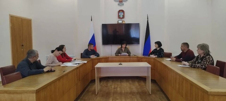 Наталья Великодная: Провела заседание Комиссии по вопросам распределения жилых помещений муниципального жилищного фонда при Администрации Тельмановского муниципального округа Наталья Великодная: Провела заседание Комиссии по вопросам распределения жилых помещений муниципального жилищного фонда при Администрации Тельмановского муниципального округа
