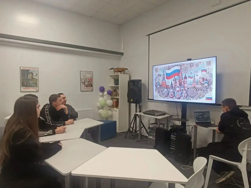 Шахтерских школьников ознакомили с особенностями промышленного дизайна Шахтерских школьников ознакомили с особенностями промышленного дизайна