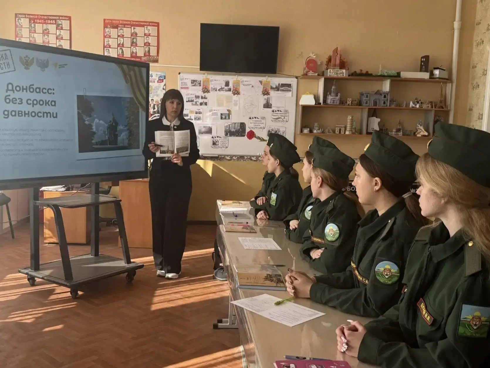 Школьникам Шахтерского округа рассказали об оккупации Донбасса во время войны Школьникам Шахтерского округа рассказали об оккупации Донбасса во время войны