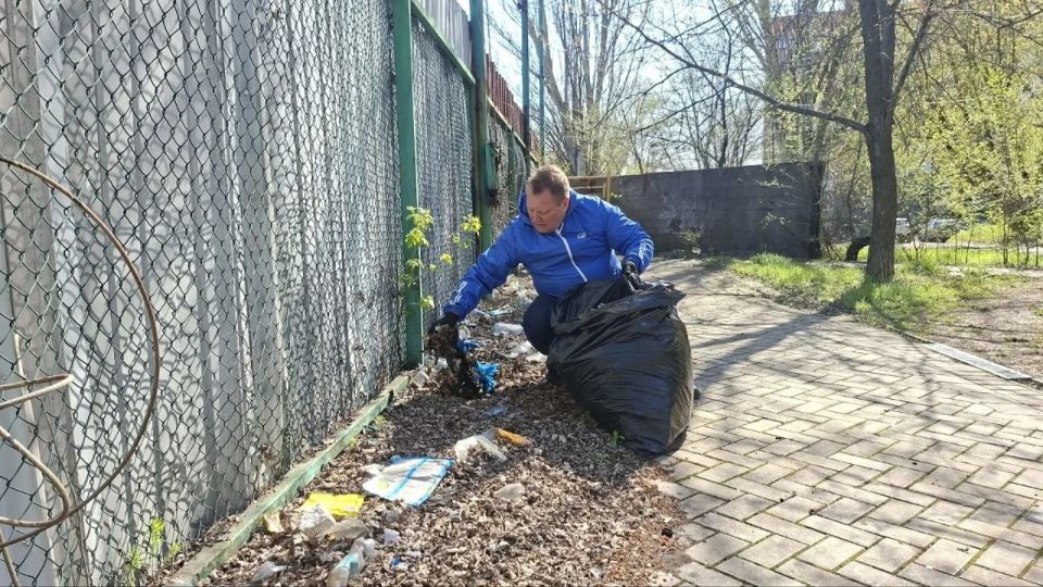 Валентин Левченко: В рамках партийного проекта «Городская среда» Единой России продолжается акция «Чистый четверг» Валентин Левченко: В рамках партийного проекта «Городская среда» Единой России продолжается акция «Чистый четверг»