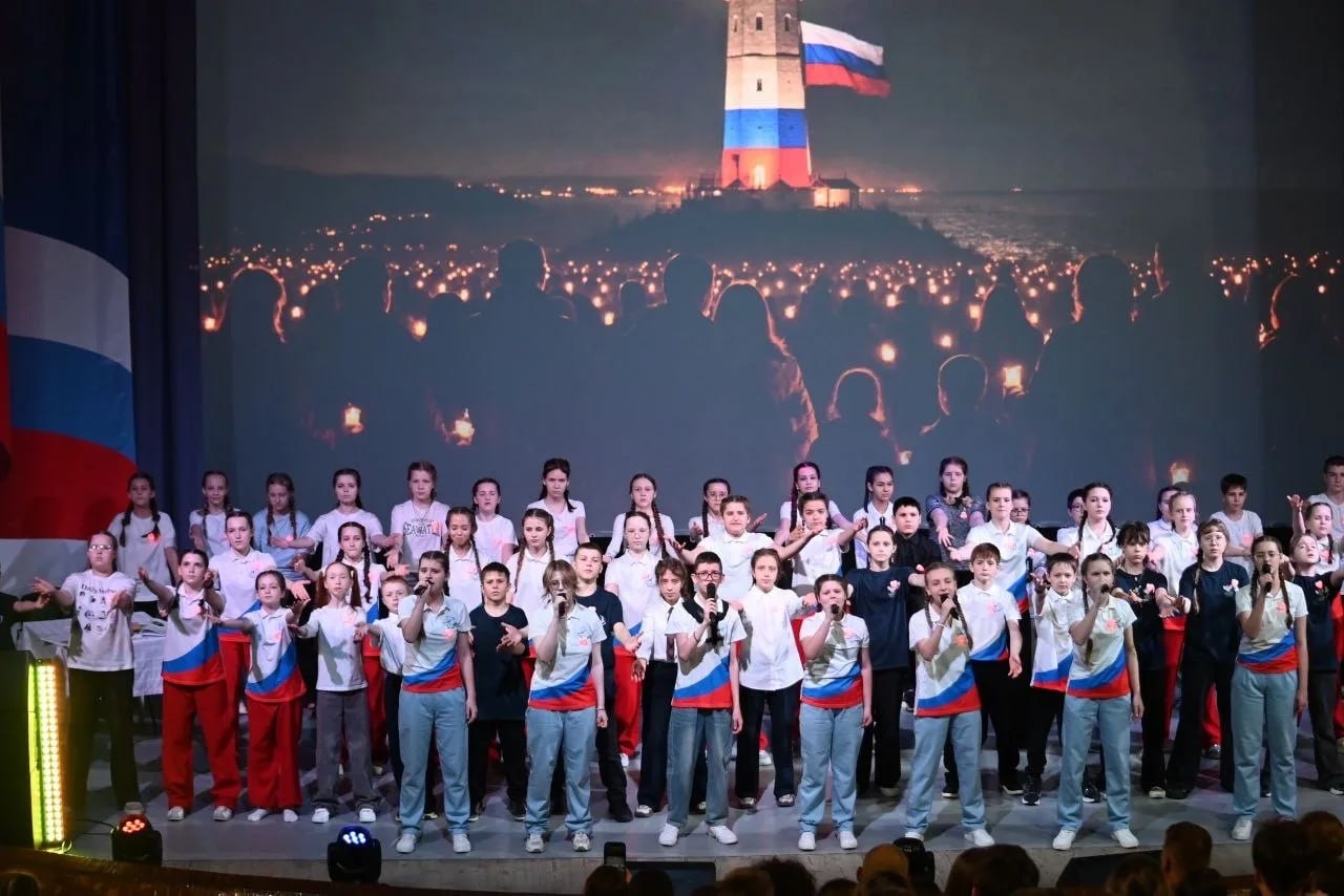 В ВДЦ «Орлёнок» в Краснодарском крае завершилась творческая смена «Памяти героев верны!», объединившая 60 ребят со всей страны при поддержке фонда «Защитники Отечества» В ВДЦ «Орлёнок» в Краснодарском крае завершилась творческая смена «Памяти героев верны!», объединившая 60 ребят со всей страны при поддержке фонда «Защитники Отечества»
