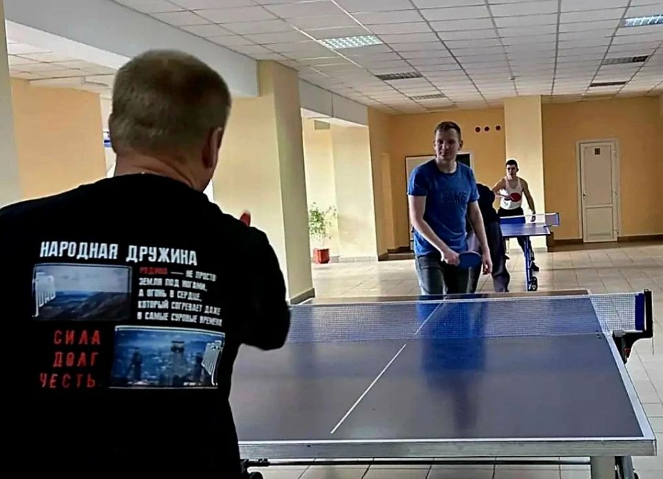 Дружинники Шахтерска улучшили навыки игры в настольный теннис Дружинники Шахтерска улучшили навыки игры в настольный теннис