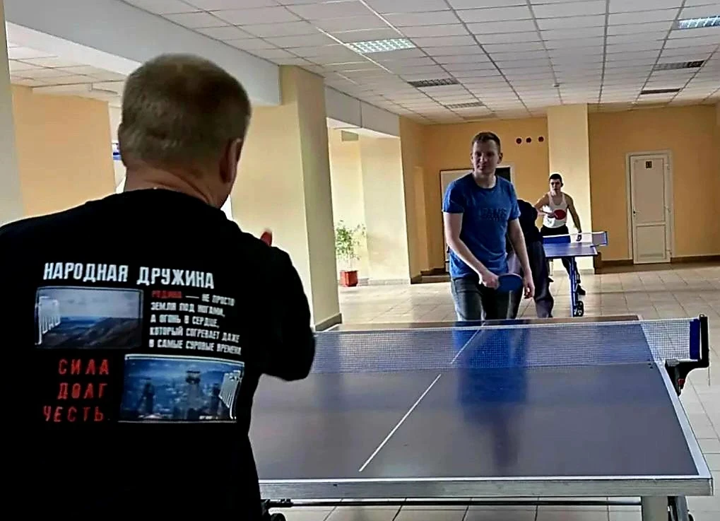 Дружинники Шахтерска улучшили навыки игры в настольный теннис Дружинники Шахтерска улучшили навыки игры в настольный теннис