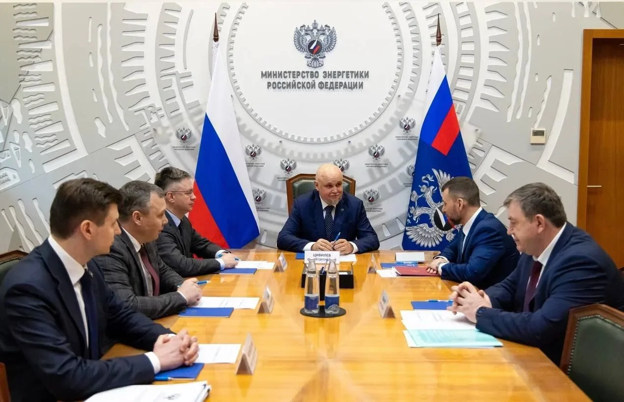 Глава ДНР Денис Пушилин и министр энергетики России Сергей Цивилев в ходе рабочей встречи обсудили состояние топливно-энергетического комплекса республики