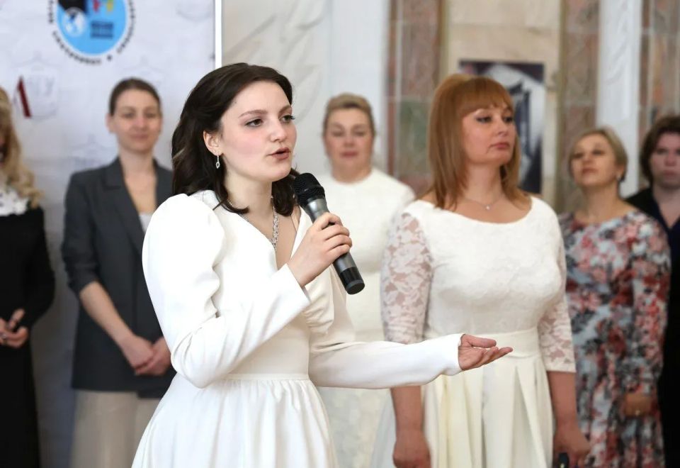 В Мариуполе прошёл Дипломатический бал В Мариуполе прошёл Дипломатический бал