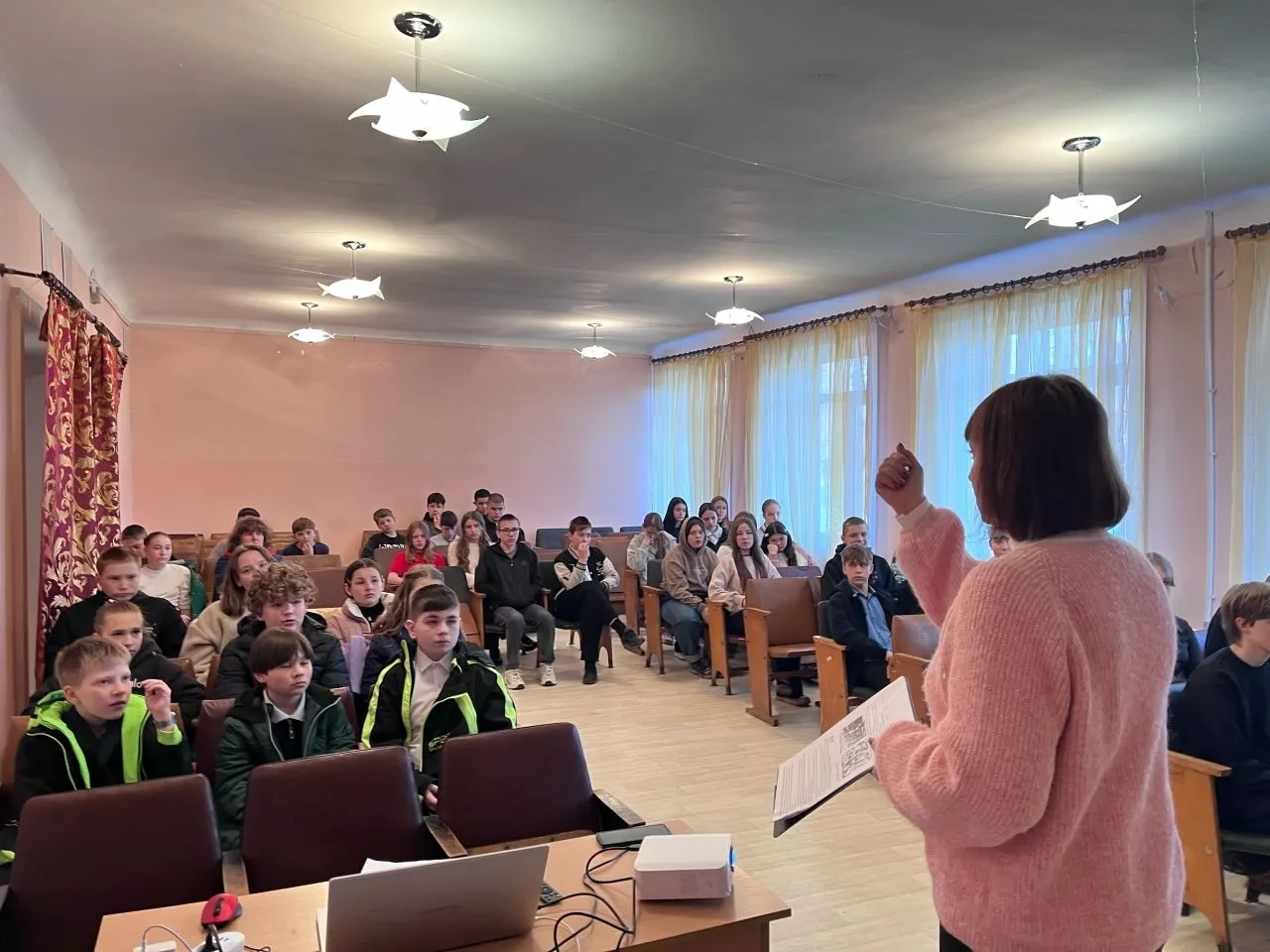 ПАМЯТЬ В СЕРДЦЕ. Сегодня,16 апреля 2026 года, в ГБОУ "Школа №4 г.о.Дебальцево" провели час памяти для 5-8 классов "Память в сердце" ПАМЯТЬ В СЕРДЦЕ. Сегодня,16 апреля 2026 года, в ГБОУ "Школа №4 г.о.Дебальцево" провели час памяти для 5-8 классов "Память в сердце"