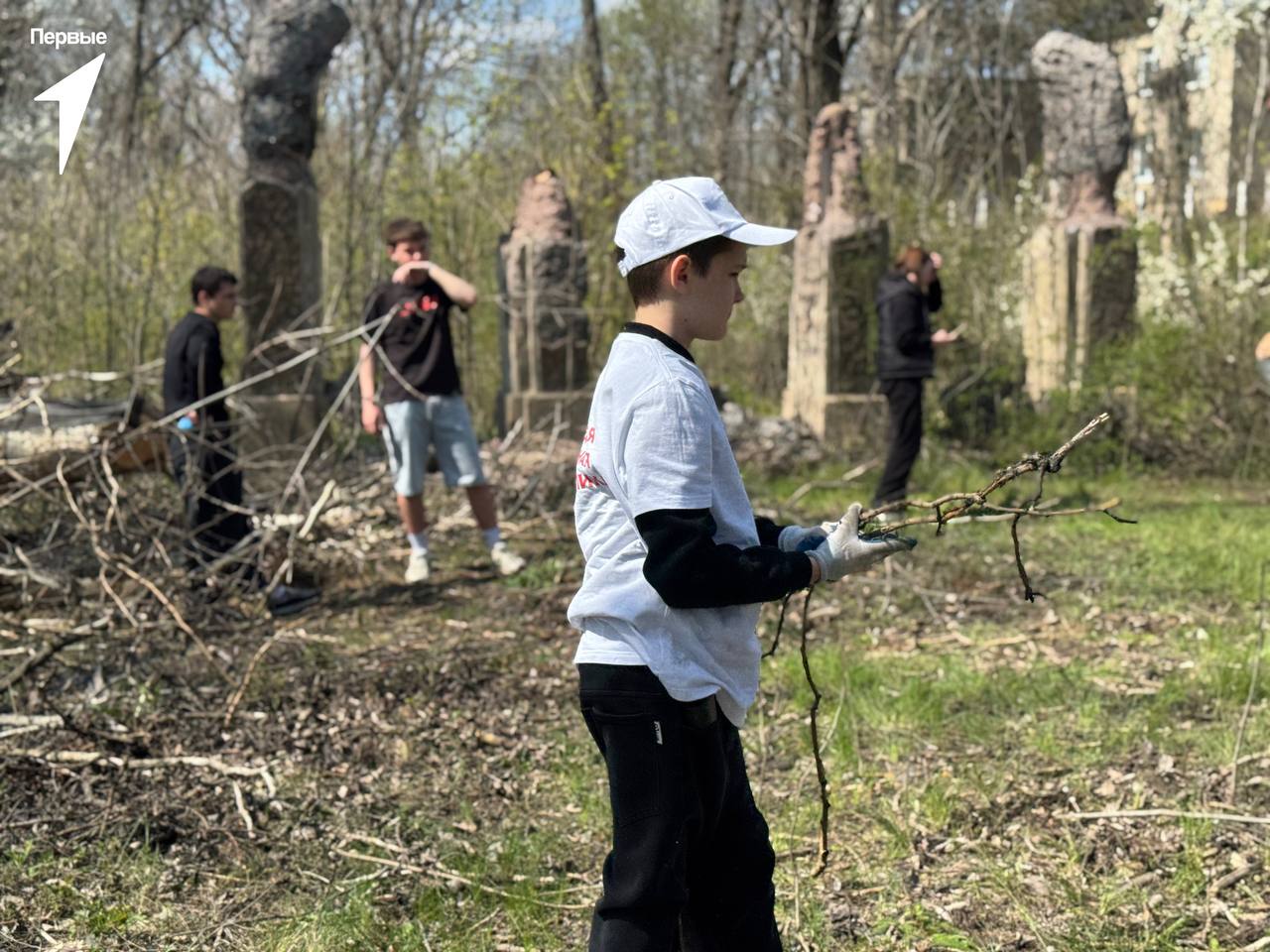(НЕ) рядовой субботник. Вдохнуть жизнь в заброшенный парк в руинах — задача не из лёгких, но она точно под силу Первым! Сегодня прошёл субботник на посёлке Давыдовка (НЕ) рядовой субботник. Вдохнуть жизнь в заброшенный парк в руинах — задача не из лёгких, но она точно под силу Первым! Сегодня прошёл субботник на посёлке Давыдовка
