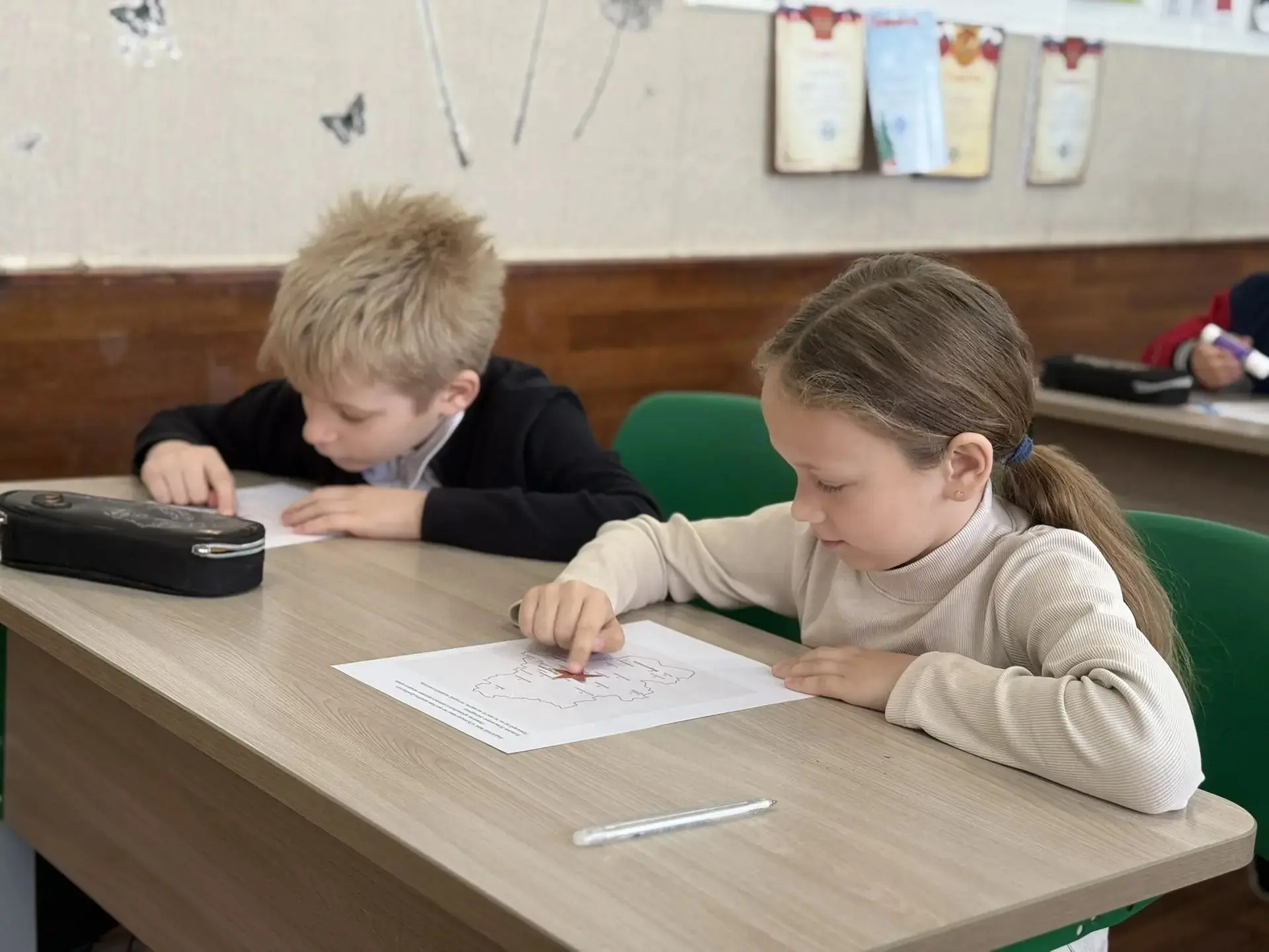 В школах Старобешевского округа прошли внеурочные занятия «Разговоры о важном» В школах Старобешевского округа прошли внеурочные занятия «Разговоры о важном»