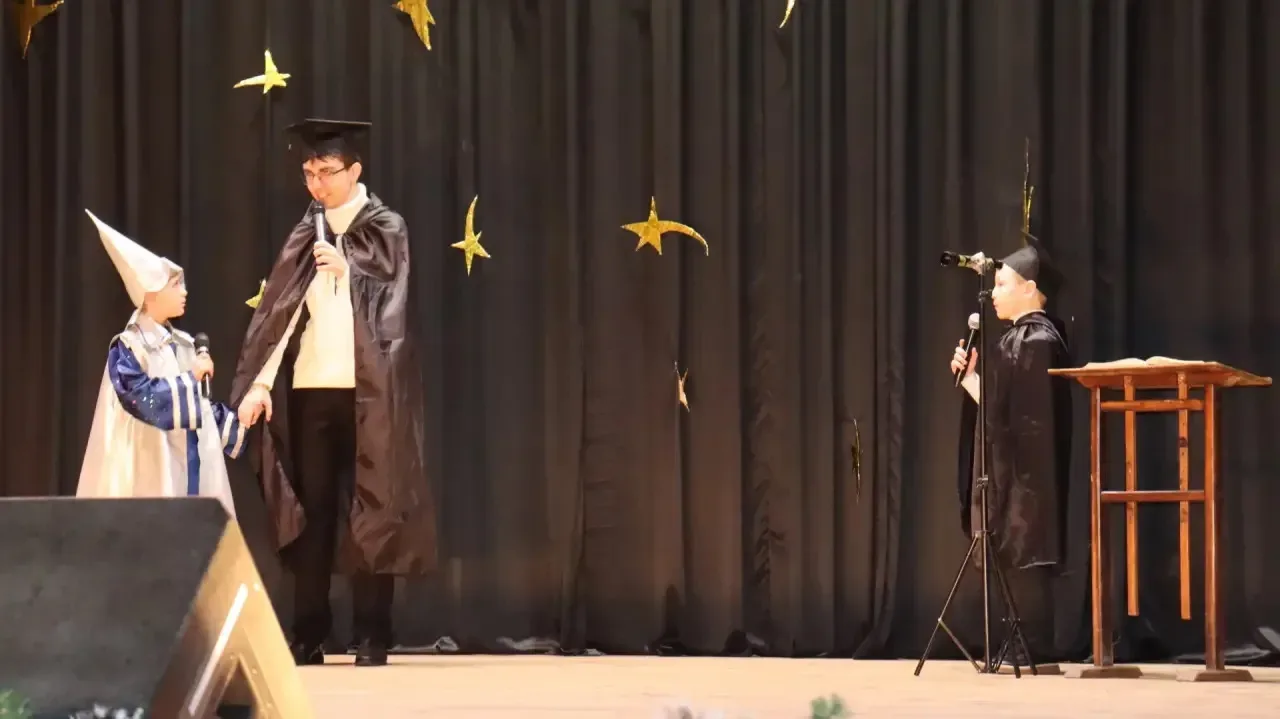 15 апреля, в Муниципальном бюджетном учреждении «Городской дворец культуры им. В. Г. Кирсановой», Дворец культуры «ЯКХЗ», состоялась театральная постановка «Сказка о звёздах», приуроченная к празднованию Светлого Христова... 15 апреля, в Муниципальном бюджетном учреждении «Городской дворец культуры им. В. Г. Кирсановой», Дворец культуры «ЯКХЗ», состоялась театральная постановка «Сказка о звёздах», приуроченная к празднованию Светлого Христова...