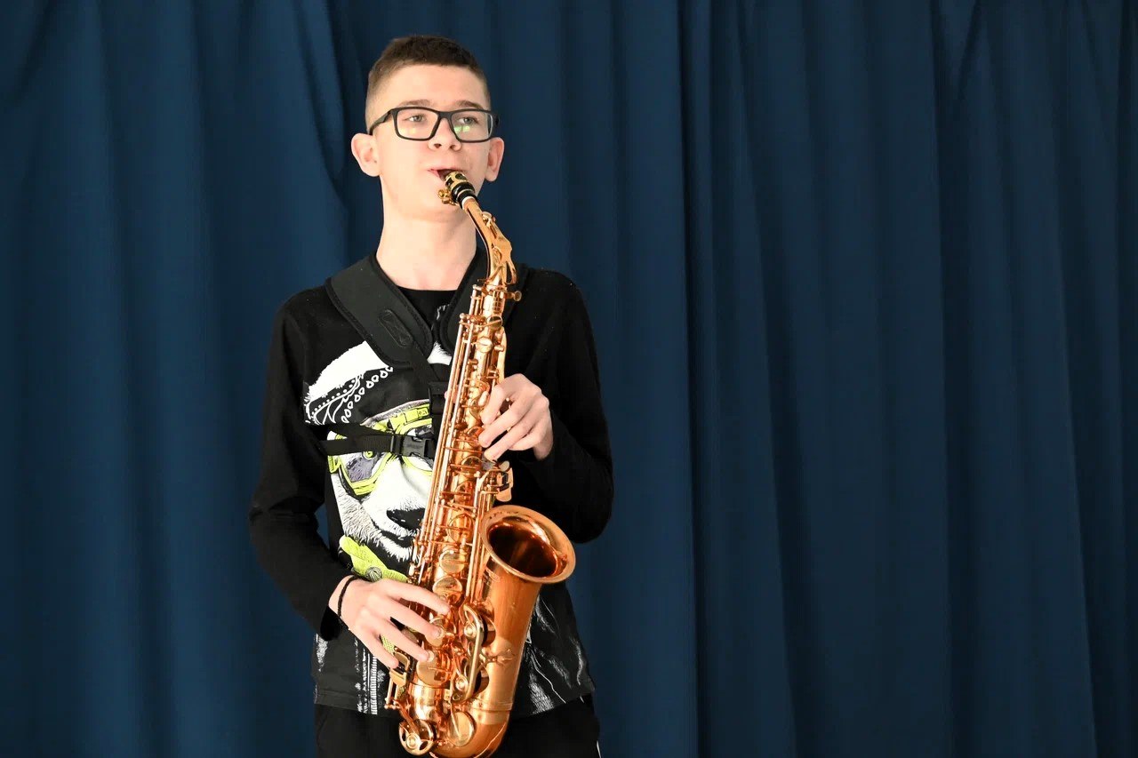 В ВДЦ «Орлёнок» в Краснодарском крае завершилась творческая смена «Памяти героев верны!», объединившая 60 ребят со всей страны при поддержке фонда «Защитники Отечества»