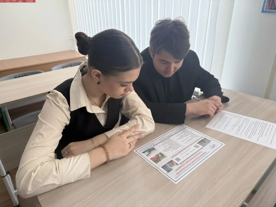 В рамках профориентационной работы в гимназии с учащимися 9-х классов провели встречу представители ГБПУ Мариупольский промышленно-технологический техникум В рамках профориентационной работы в гимназии с учащимися 9-х классов провели встречу представители ГБПУ Мариупольский промышленно-технологический техникум