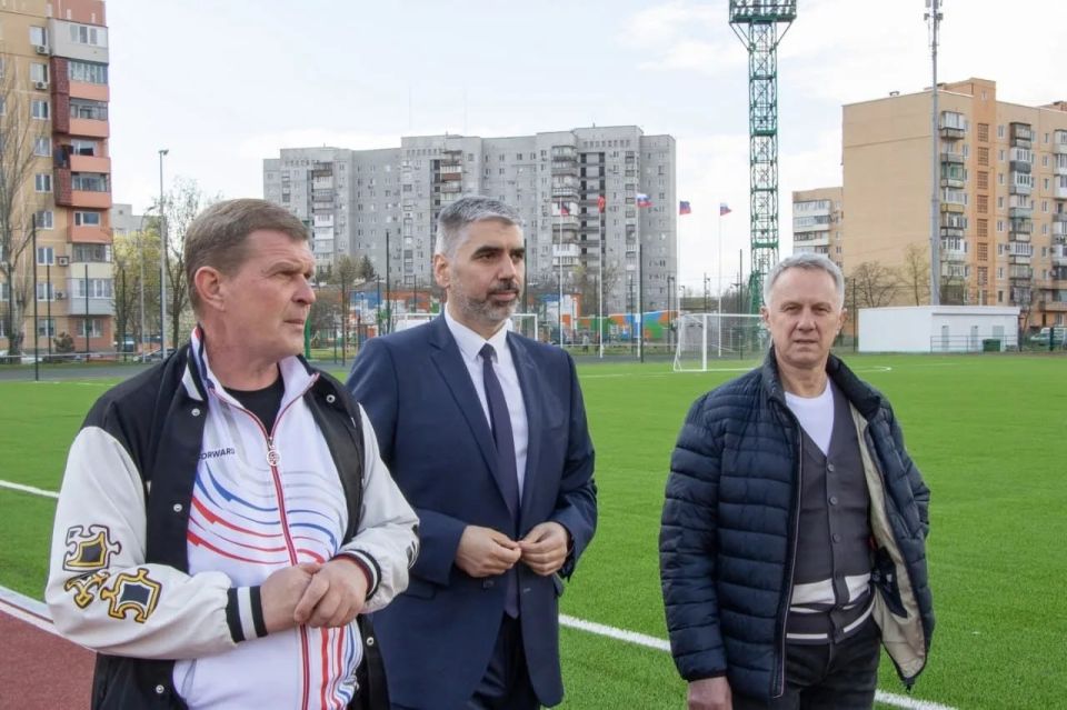 Алексей Дорофеев посетил стадион в Мариуполе Алексей Дорофеев посетил стадион в Мариуполе