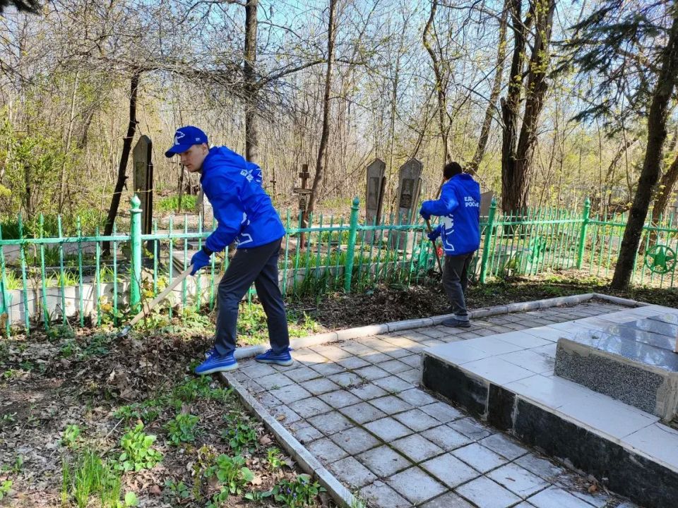 Акция «Чистый обелиск». Сегодня, 16 апреля, в рамках партийного проекта «Историческая Память» Всероссийской политической партии «Единая Россия», состоялась акция «Чистый обелиск» Акция «Чистый обелиск». Сегодня, 16 апреля, в рамках партийного проекта «Историческая Память» Всероссийской политической партии «Единая Россия», состоялась акция «Чистый обелиск»