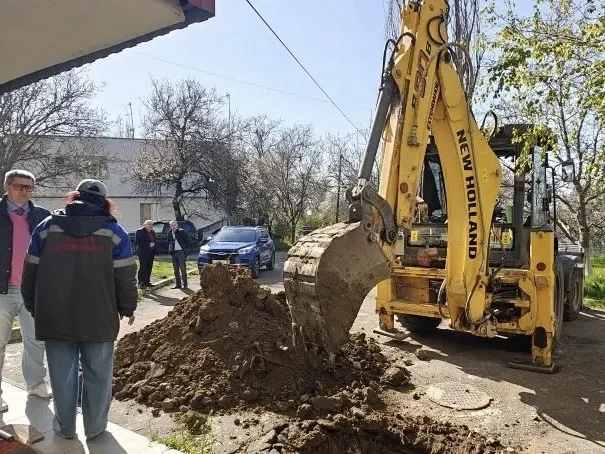 Региональная управляющая компания провела комплекс работ по замене аварийного участка канализационного коллектора в поселке городского типа Мангуш Региональная управляющая компания провела комплекс работ по замене аварийного участка канализационного коллектора в поселке городского типа Мангуш