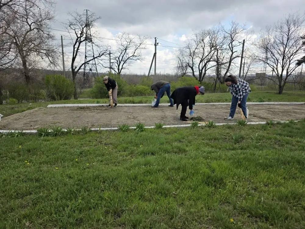Сегодня, 16 апреля, в рамках проекта Единой России «Городская среда», Моспинское территориальное управление администрации городского округа Донецк, вместе с предприятиями, учреждениями, организациями, приняли активное... Сегодня, 16 апреля, в рамках проекта Единой России «Городская среда», Моспинское территориальное управление администрации городского округа Донецк, вместе с предприятиями, учреждениями, организациями, приняли активное...