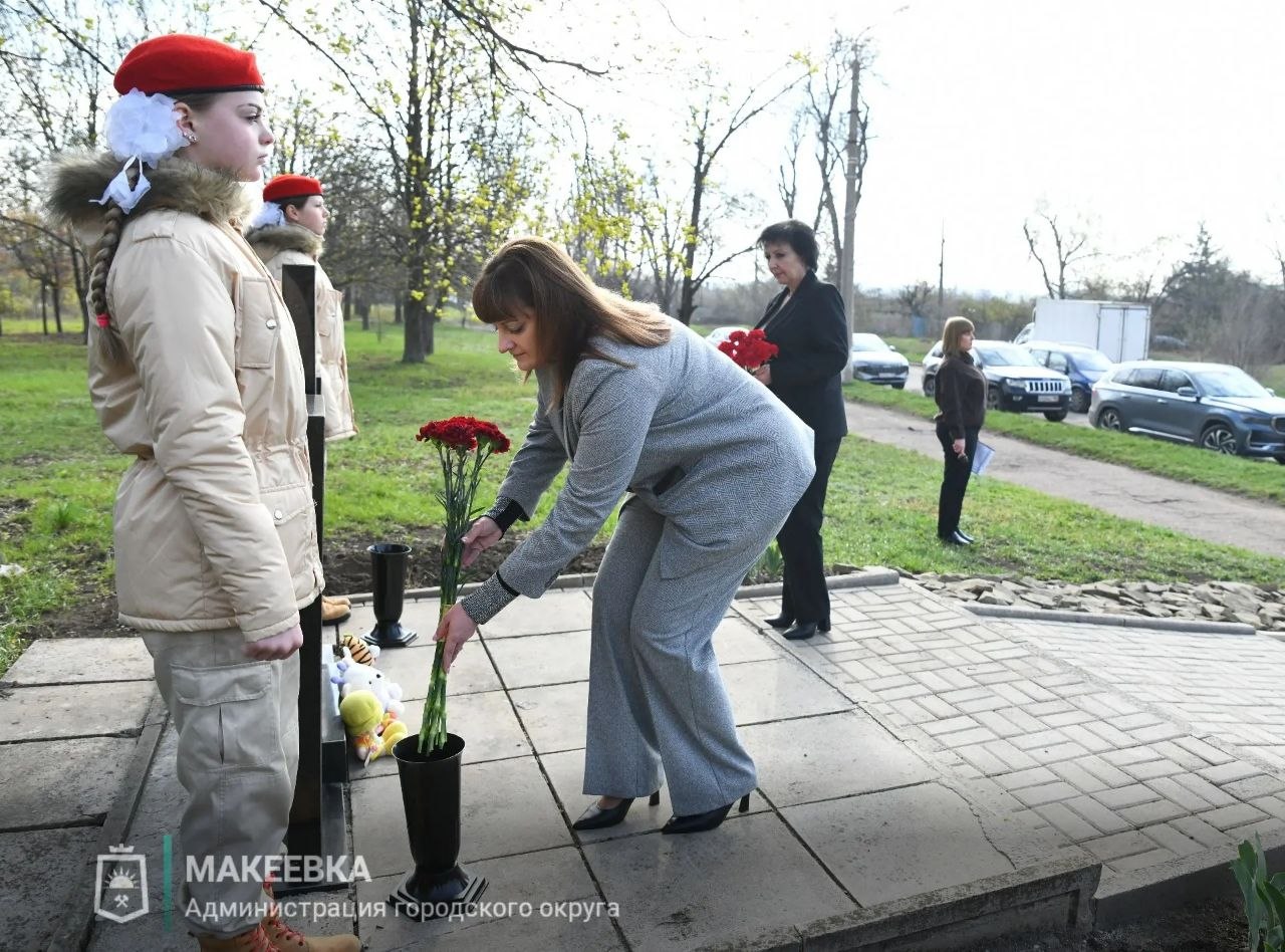 Александр Подгорный: Макеевчане почтили память жертв фашистских концлагерей Александр Подгорный: Макеевчане почтили память жертв фашистских концлагерей