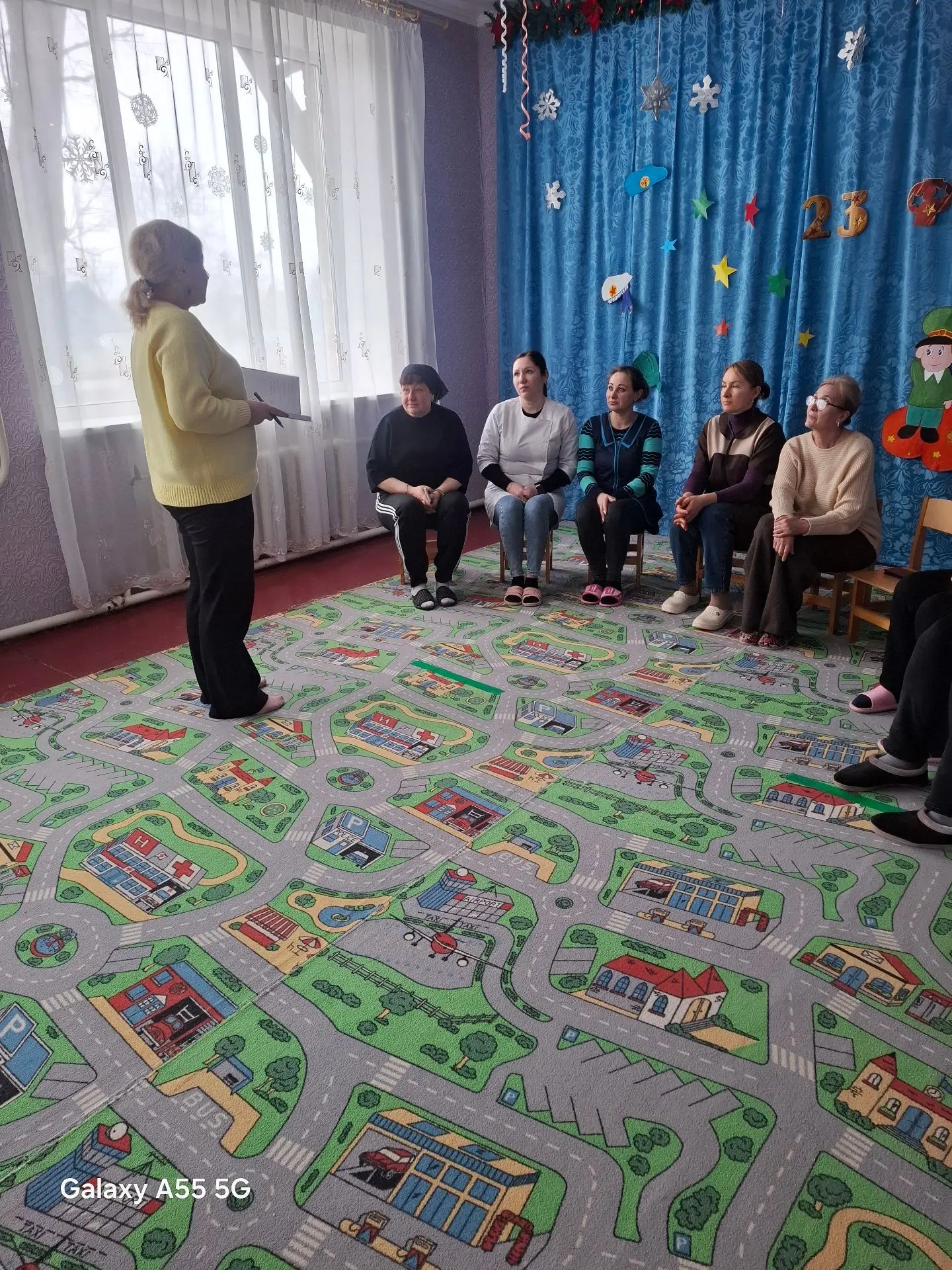 Начальник Новозарьевского территориального отдела Матвеева Ольга провела встречу с коллективом детского сада "Аист"