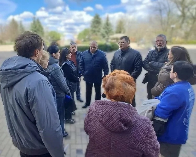 Встретился с жителями города Новоазовска