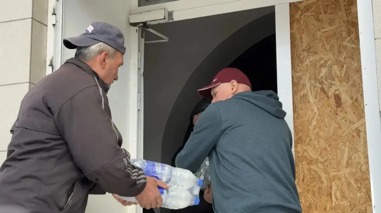 Наталья Великодная: Сегодня гуманитарную помощь — питьевую воду — получили жители Кураховского муниципального округа Наталья Великодная: Сегодня гуманитарную помощь — питьевую воду — получили жители Кураховского муниципального округа