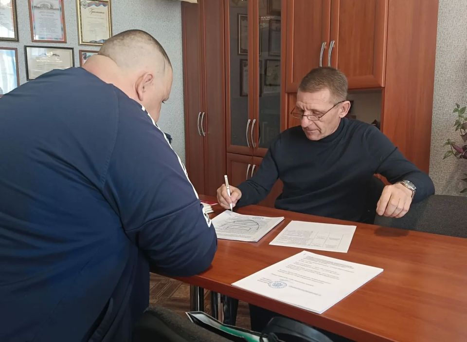 Александр Пеняев: По моему поручению специалисты управления капитального строительства и восстановления и управления жилищно-коммунального хозяйства администрации округа в очередной раз провели выездной прием в... Александр Пеняев: По моему поручению специалисты управления капитального строительства и восстановления и управления жилищно-коммунального хозяйства администрации округа в очередной раз провели выездной прием в...