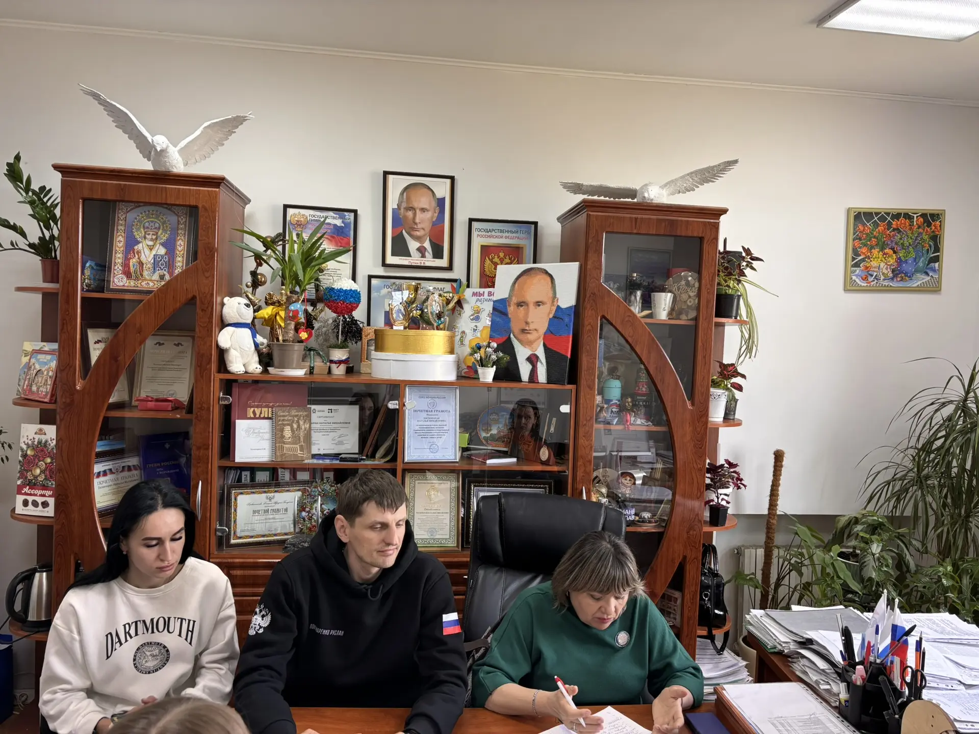 В администрации Мангушского муниципального округа обсудили ключевые проекты в сфере молодёжной политики В администрации Мангушского муниципального округа обсудили ключевые проекты в сфере молодёжной политики