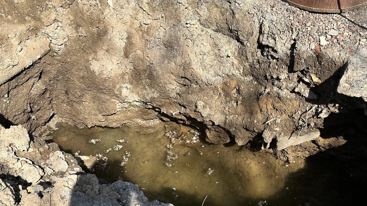 Андрей Крамар: Если ты долго смотришь в бездну, то бездна тоже смотрит в тебя (с) Известное изречение Фридриха Ницше не совсем к месту вспомнилось сегодня, когда приехал по поступившему на чат-бот Главы ДНР сигналу от Дарьи... Андрей Крамар: Если ты долго смотришь в бездну, то бездна тоже смотрит в тебя (с) Известное изречение Фридриха Ницше не совсем к месту вспомнилось сегодня, когда приехал по поступившему на чат-бот Главы ДНР сигналу от Дарьи...