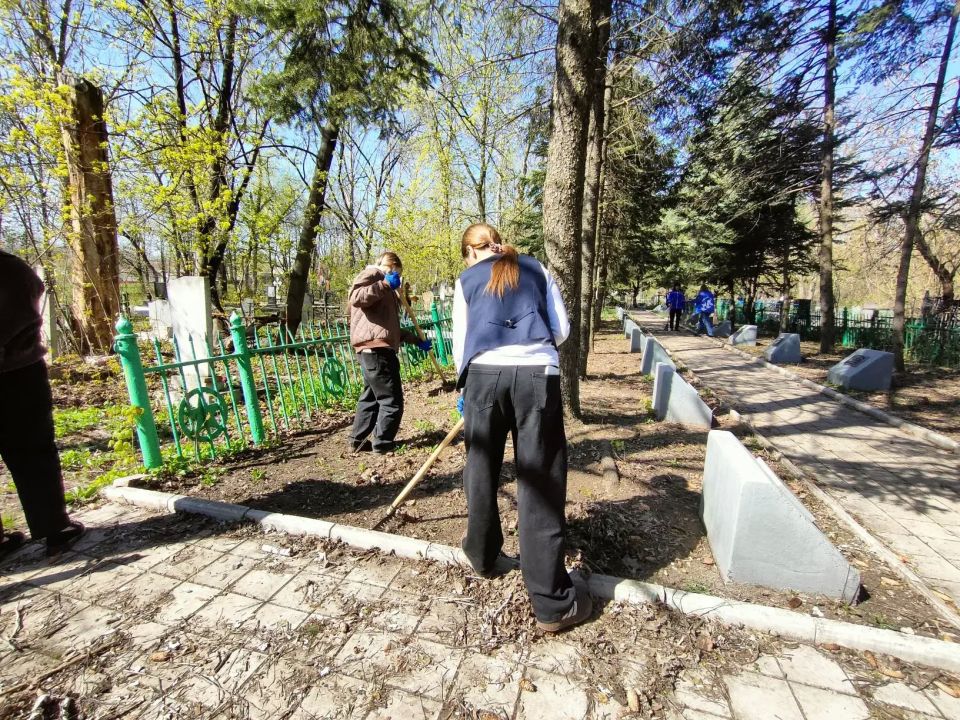 Акция «Чистый обелиск». Сегодня, 16 апреля, в рамках партийного проекта «Историческая Память» Всероссийской политической партии «Единая Россия», состоялась акция «Чистый обелиск» Акция «Чистый обелиск». Сегодня, 16 апреля, в рамках партийного проекта «Историческая Память» Всероссийской политической партии «Единая Россия», состоялась акция «Чистый обелиск»