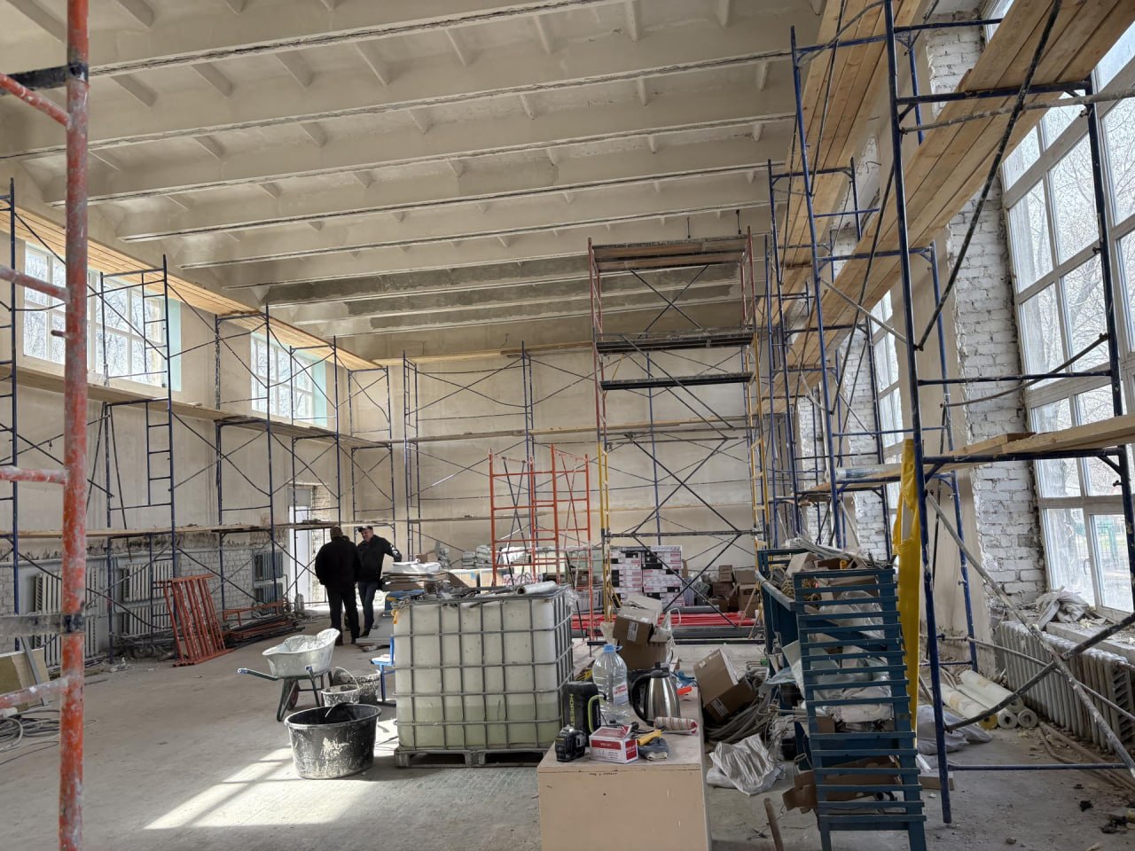 Александр Шатов: Сахалинская область ремонтирует спортивную инфраструктуру в шахтерской школе № 2 Александр Шатов: Сахалинская область ремонтирует спортивную инфраструктуру в шахтерской школе № 2