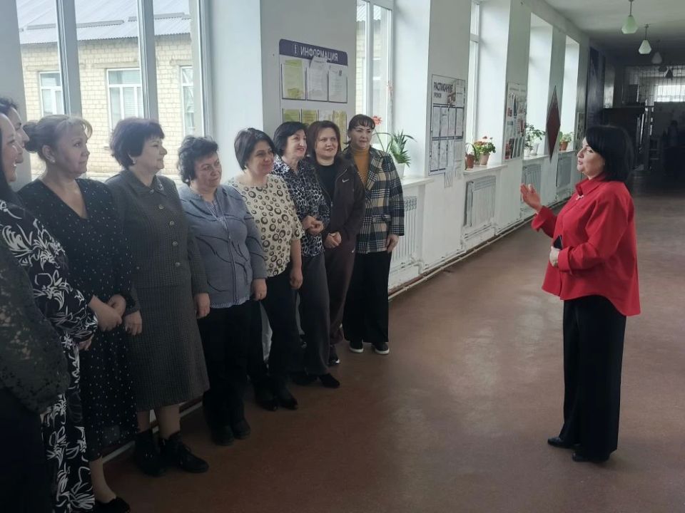 Заместитель главы администрации Волновахского муниципального округа, координатор Женского движения «Единой России» Елена Снисаренко провела рабочую встречу с педагогическим коллективом ГБОУ «Кировская школа» Заместитель главы администрации Волновахского муниципального округа, координатор Женского движения «Единой России» Елена Снисаренко провела рабочую встречу с педагогическим коллективом ГБОУ «Кировская школа»