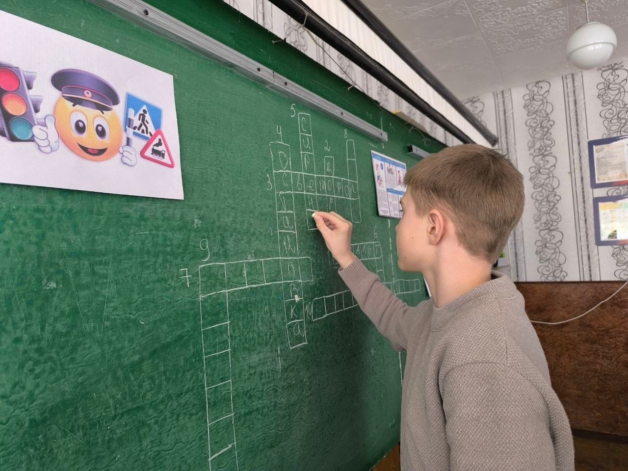 В рамках партийного проекта «Безопасные дороги», инициированного Единой Россией в школах города Моспино прошли информационные уроки на тему "Предупреждён - значит вооружен!" В рамках партийного проекта «Безопасные дороги», инициированного Единой Россией в школах города Моспино прошли информационные уроки на тему "Предупреждён - значит вооружен!"