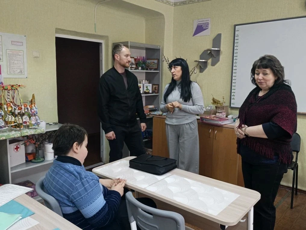 Станислав Ретинский встретился с сотрудниками донецкого интерната № 29 Станислав Ретинский встретился с сотрудниками донецкого интерната № 29