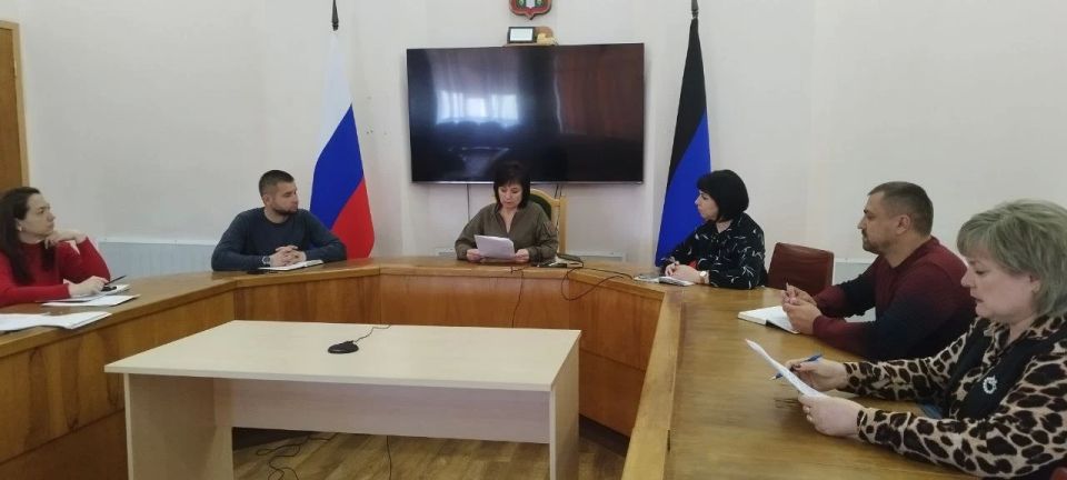 Наталья Великодная: Провела заседание Комиссии по вопросам распределения жилых помещений муниципального жилищного фонда при Администрации Тельмановского муниципального округа Наталья Великодная: Провела заседание Комиссии по вопросам распределения жилых помещений муниципального жилищного фонда при Администрации Тельмановского муниципального округа