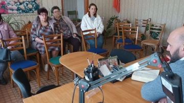 Заместитель главы администрации Амвросиевского муниципального округа Виталий Щуров встретился с жителями пгт Кутейниково